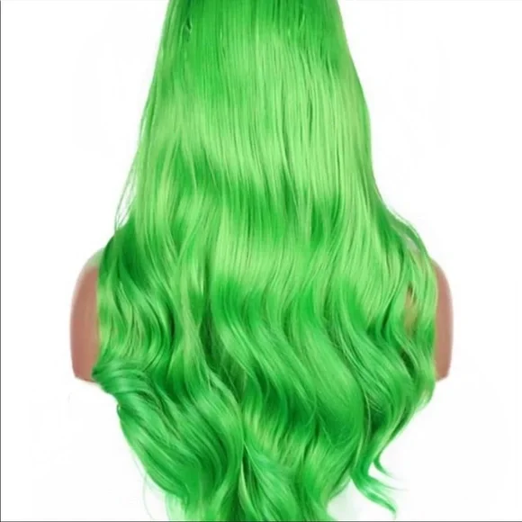 - 💫 22” GREEN BODY WAVY LACE FRONT WIG💫 *NWT*